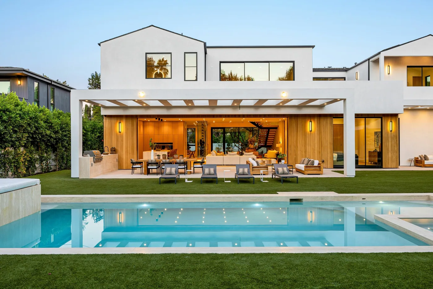 Project photograph published on the TrueLux Fine Homes website